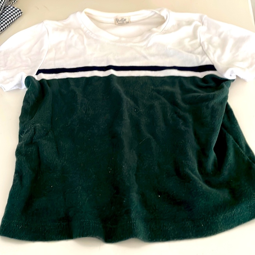 Short cute brandy Melville T-shirt lightly worn
